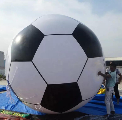 De Reus die van de voetbalvorm Opblaasbare Heliumballon met Volledige Druk adverteren